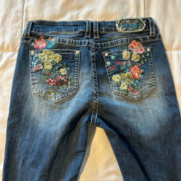 Grace in LA Women's Floral Embroidered Embellished Stonewashed Bootcut Jeans - Picture 8 of 9
